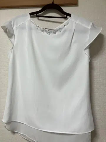아푸와이저 리셰 화이트 비즈 장식 백리본 셔츠 사이즈 2