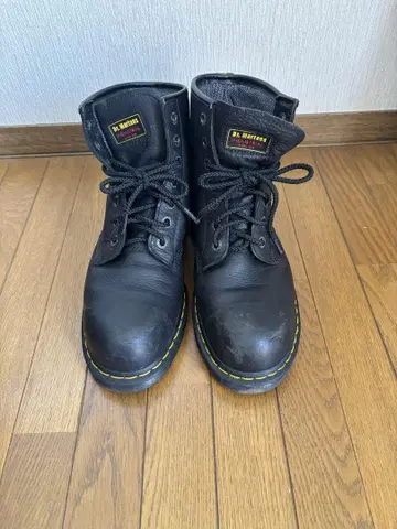 닥터마틴 부츠 8홀 F2413-11 27.5