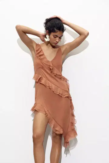 미사용 새상품 ZARA 비대칭 디자인 프릴 원피스