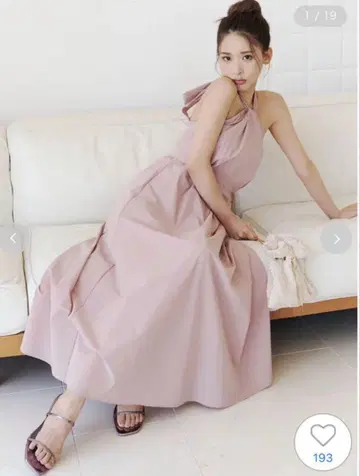 홀터넥 플레어 원피스 스나이델