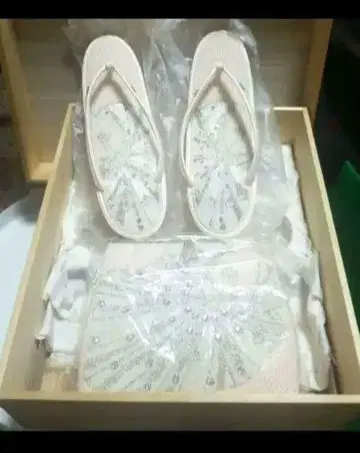 한 단계 위의 잡화를 찾으시는 분께 초특선 비즈 조리와 백 세트입니다