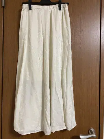 1회 착용 완판템 이번 시즌 큐프라 레이온 스커트 아이보리 슬릿 포함