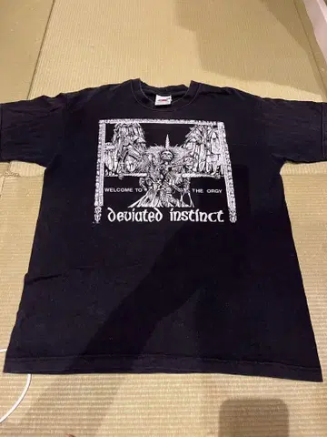 Deviated Instinct 셔츠 M 사이즈