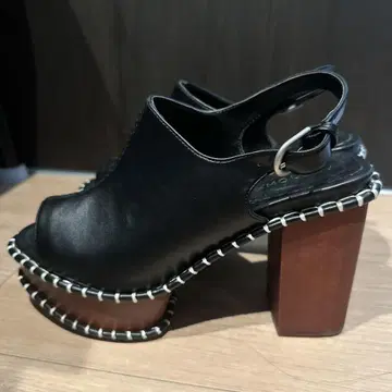가죽 오픈토 샌들 블랙 moussy