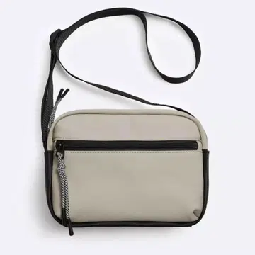 ZARA 러버 크로스 바디백