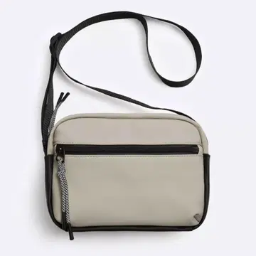 ZARA 러버 크로스 바디백