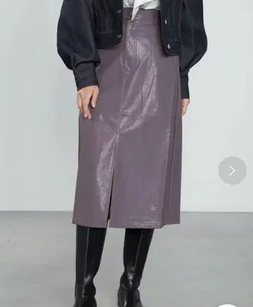 피프스 카란 인조 가죽 센터 슬릿 스커트