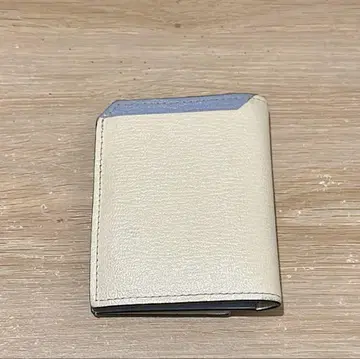 L'arcobaleno 아이보리와 라이트 블루의 접이식 지갑