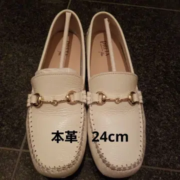 화이트 가죽 로퍼 골드 금장 장식 포함
