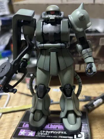 HGUC 양산형 자쿠 완성품
