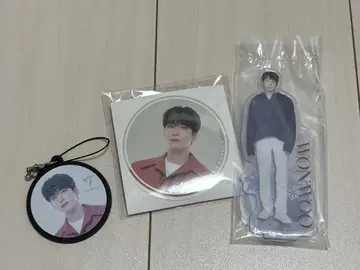 원우 아크릴 스탠드 캔뱃지 키링 세트