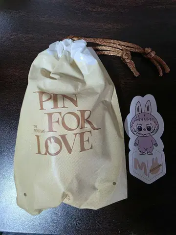 POPMART THE MONSTER PIN FOR LOVE 러브브 M