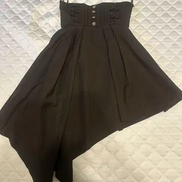 블랙 플레어 스커트 프론트 버튼 포함