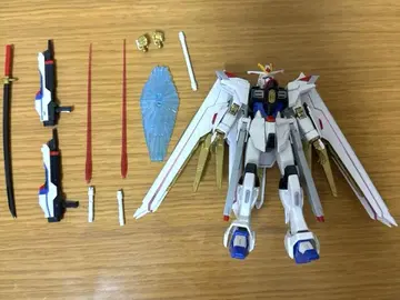 HG 1/144 마이티 스트라이크 프리덤 건담