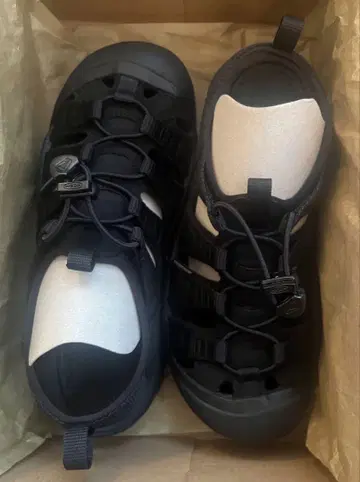 미사용 새상품 KEEN NEWPORT H2 킨 뉴포트 블랙 사이즈 25