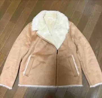 무스탕풍 베이지 자켓