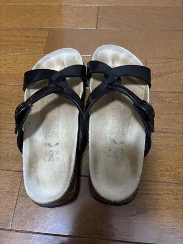 버켄스탁 샌들 에나멜 블랙 24