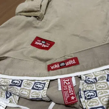 ecko unltd 사이즈 34 베이지 카고 숏팬츠 오버 사이즈