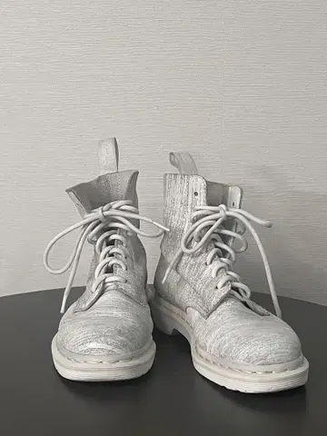 레어 닥터마틴 레이스업 부츠 8홀 UK6