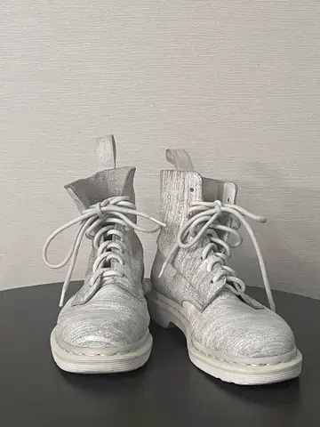 레어 닥터마틴 레이스업 부츠 8홀 UK6