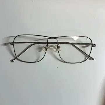 구제 의류 안경 70s 분위기