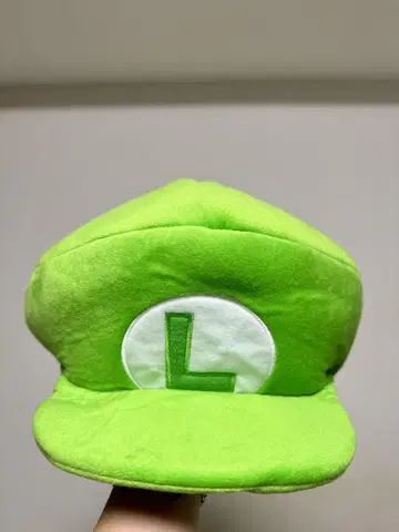 그린 컬러 L 마크 캡 루이지