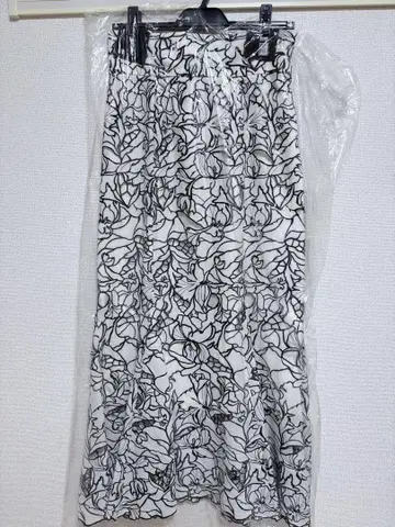 SNIDEL 커팅 레이스 머메이드 스커트