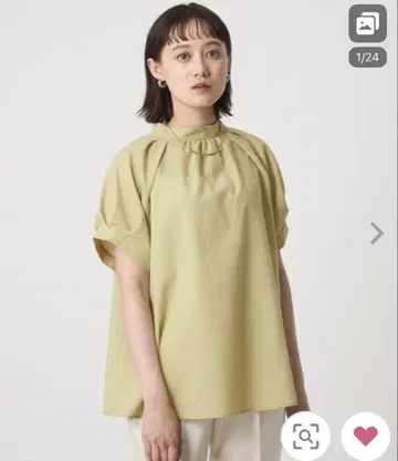 라이트 그린 반팔 상의 백 버튼