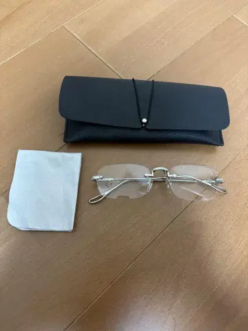 무테 안경 조광