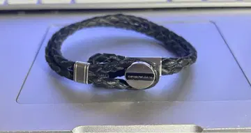 EMPORIO ARMANI 엠포리오 아르마니 가죽 뜨개질 팔찌