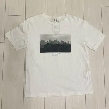 쓰리닷츠 Graphic tee by AKIRA KOBAYASHI