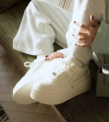 R&E 플레이트 포인트 통굽 LOW컷 스니커즈