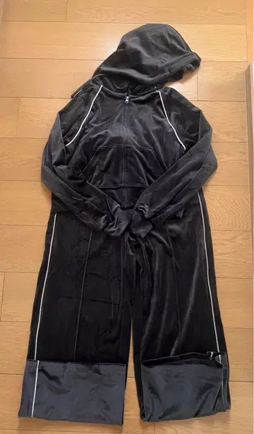 지유 gu 벨로아 소재 맨투맨 셋업 블랙 다크 그레이