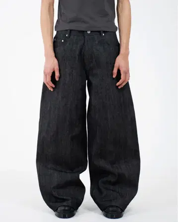 완판템 오카야마 Raw Selvedge Baggy Jean