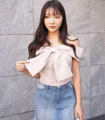 립 서비스 트위드 리본 오프숄더 상의 핑크