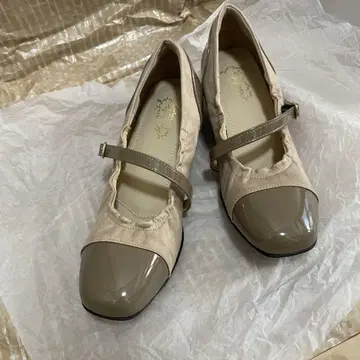 스트랩 포함 펌프스