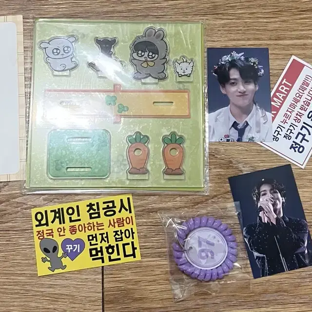 꾸꾸사우나 꾹뚜기 아크릴 스탠드 3개 세트 정국