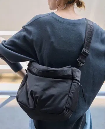 새상품 프레임워크 NOMADIS 별주 BASQUE 숄더백