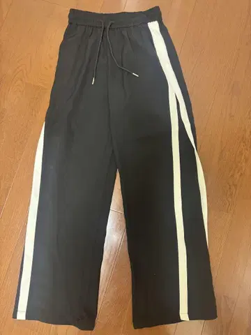 side line pants flared