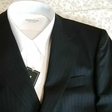 미사용 새상품 A4 차콜 그레이 스트라이프 남성용 수트