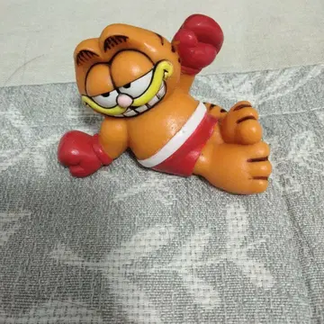 가필드 복싱 피규어