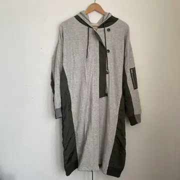 후드 부착 그레이 올리브 롱 코트