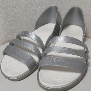 새상품급 crocs 샌들 24cm 실버