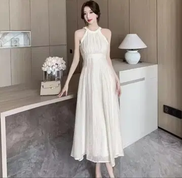 아리에크 홀터넥 원피스