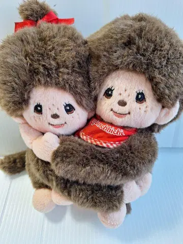 몬치치 껴안는 봉제 인형