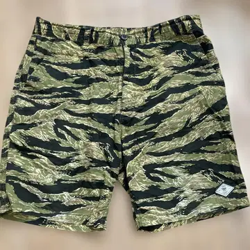 CRIMIE 타이거 카모 하프 팬츠