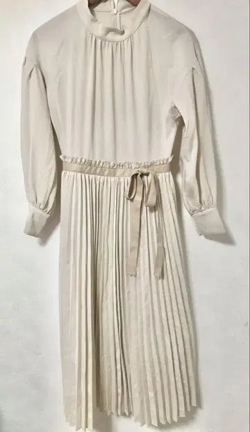JILLSTUART 리본 포함 플리츠 원피스