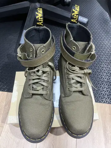 [ DR.MARTENS x FUTURA LABORATORIES ]