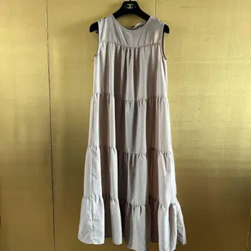 테치치 테라스 베이지 슬리브리스 티어드 롱 원피스