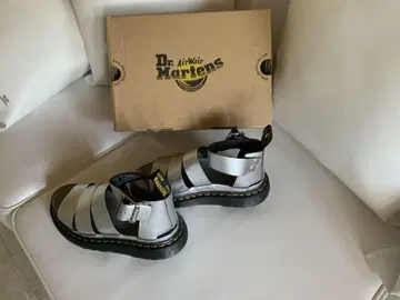 닥터마틴 Dr.Martens 샌들 CLARISSAII 실버